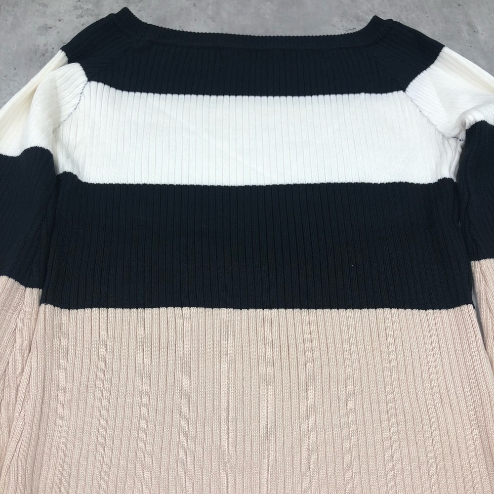 Elegant Black and White Striped Flare Top ✨Host Pic ✨ Size XL - Picture 9 of 9